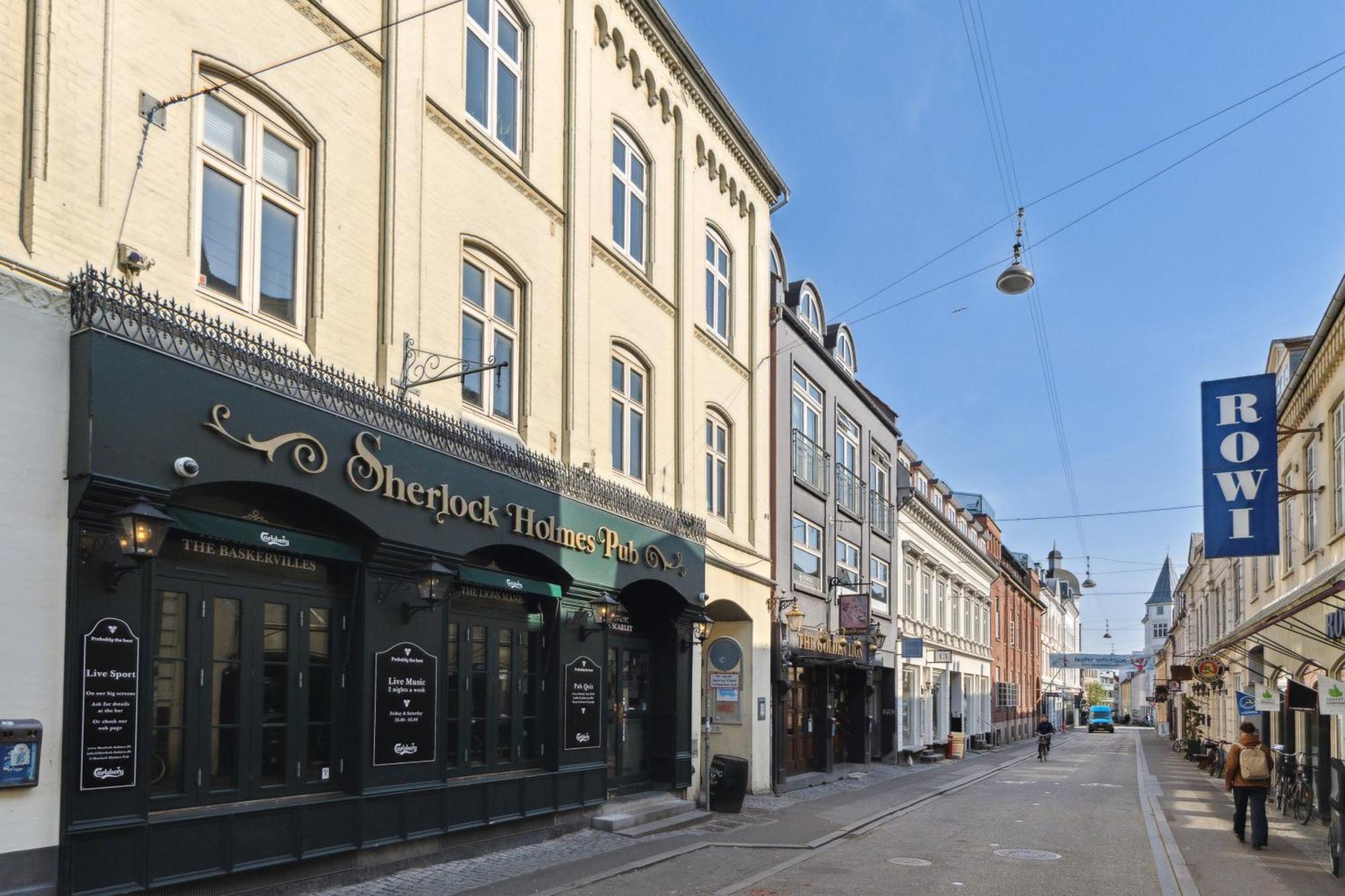 2br -luxury 300 M From Magasin Apartament
